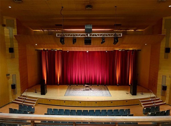 Modular Upgrade For Historic 700-Capacity Hall