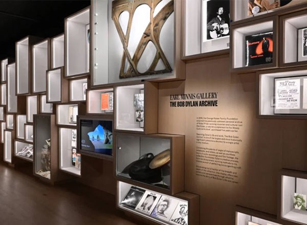 Uniform, Controllable Audio For Exhibitions, Galleries And Theatres