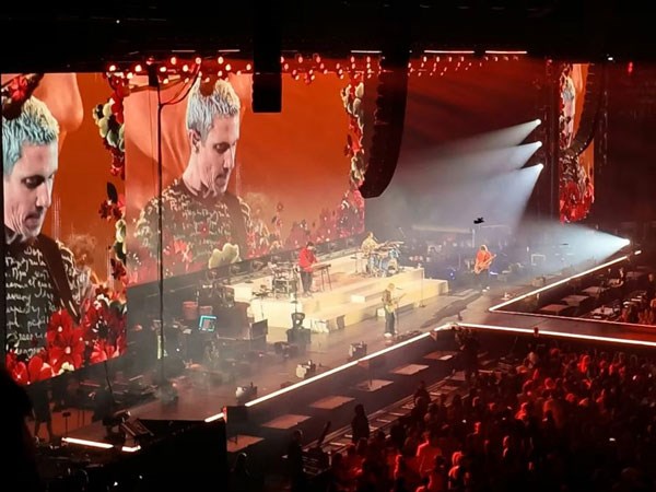Reactive Visuals At Zurich's Hallenstadion